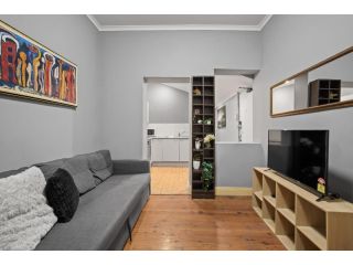 Cozy Terrace House 1MinWalkToTrain Sleeps6 15TH Guest house, Sydney - 5