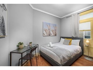 Cozy Terrace House 1MinWalkToTrain Sleeps6 15TH Guest house, Sydney - 1