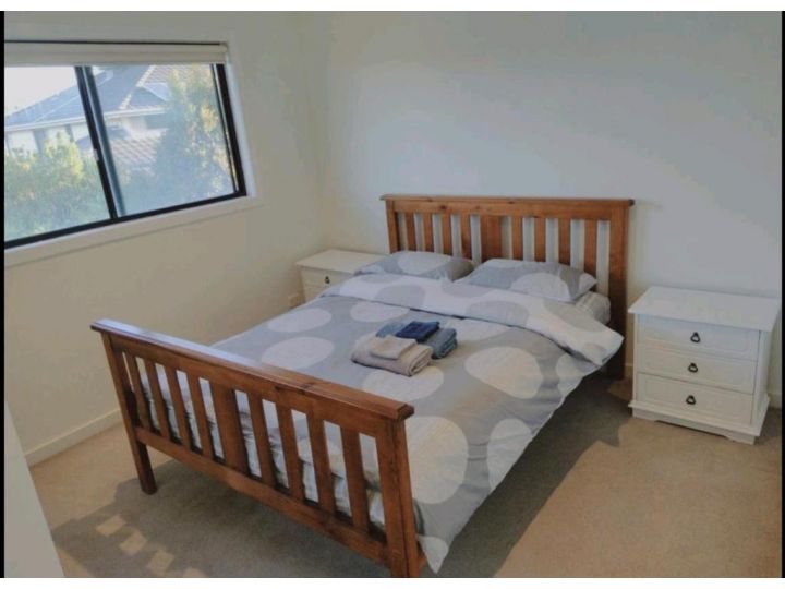 Not entire house!! Cozy two bedrooms with private bathroom and parking Guest house, Point Cook - imaginea 8