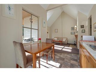 Crabtree Riverfront Cottages Apartment, Tasmania - 5