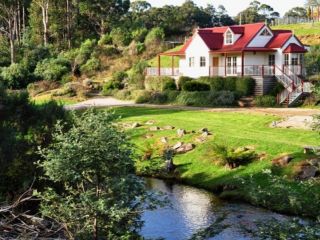 Crabtree Riverfront Cottages Apartment, Tasmania - 1