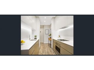 CRES5-Moments Away from Many Ferry Wharf and Beach Apartment, Sydney - 1