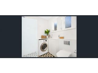 CRES5-Moments Away from Many Ferry Wharf and Beach Apartment, Sydney - 3