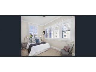 CRES5-Moments Away from Many Ferry Wharf and Beach Apartment, Sydney - 4