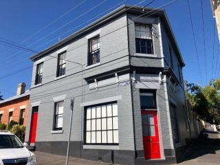 Cromwell Apartment - 3 Red Doors Battery Point Apartment, Hobart - 2