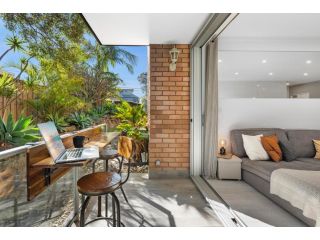 CROW1-44Q - Queenscliff Beach Pad Apartment, New South Wales - 2