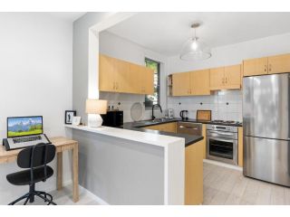 CROW1-44Q - Queenscliff Beach Pad Apartment, New South Wales - 4