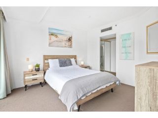Crown Tower Modern 1 Bedroom Apartment Apartment, Gold Coast - 3
