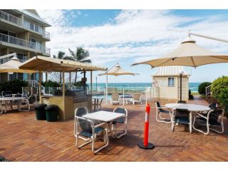 Crystal Beachfront Apartments Aparthotel, Gold Coast - 1