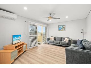 Cosy Beachside Unit, Short Stroll to the Beach Guest house, Terrigal - 4
