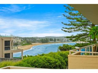Cosy Beachside Unit, Short Stroll to the Beach Guest house, Terrigal - 1
