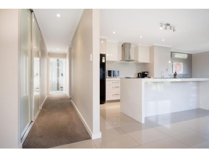 Cute and Cosy 2 Bedroom Unit in Summerhill Apartment, Kings Park - imaginea 4