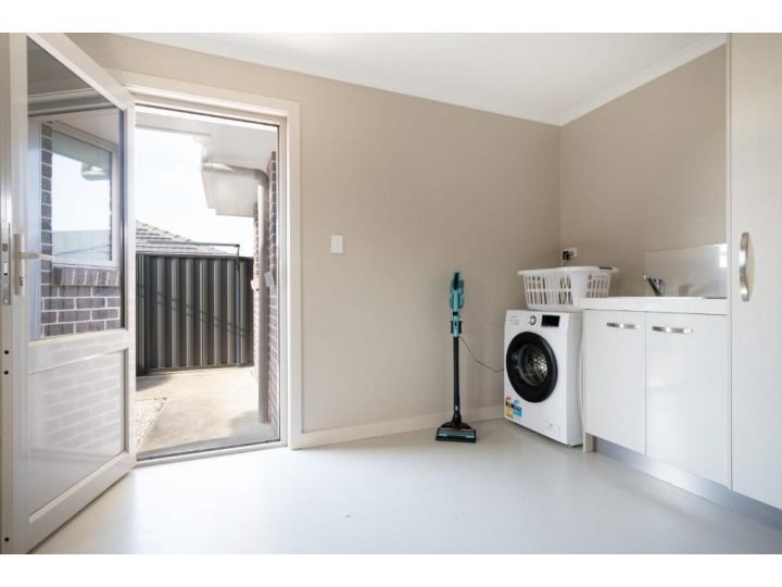 Cute and Cosy 2 Bedroom Unit in Summerhill Apartment, Kings Park - imaginea 15
