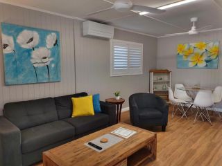 Cute City Cottage - 2 Bedroom - The Strand Apartment, Townsville - 1