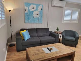Cute City Cottage - 2 Bedroom - The Strand Apartment, Townsville - 4