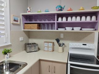 Cute City Cottage - 2 Bedroom - The Strand Apartment, Townsville - 5