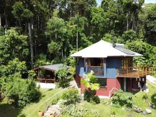 Daintree Holiday Homes - Treeverb Beach House Guest house, Cow Bay - 1