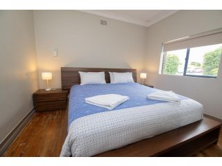 Dalton House Central, Comfy & Convenient Guest house, Orange - 2