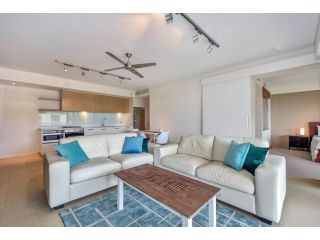 Darwin Waterfront Suites - Tropical Oceania Apartment, Darwin - 1