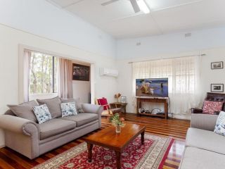 'Daves Place', 27 Rigney St - Holiday house with WIFI, Aircon & Boat Parking Guest house, Shoal Bay - 2