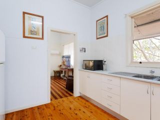 'Daves Place', 27 Rigney St - Holiday house with WIFI, Aircon & Boat Parking Guest house, Shoal Bay - 3