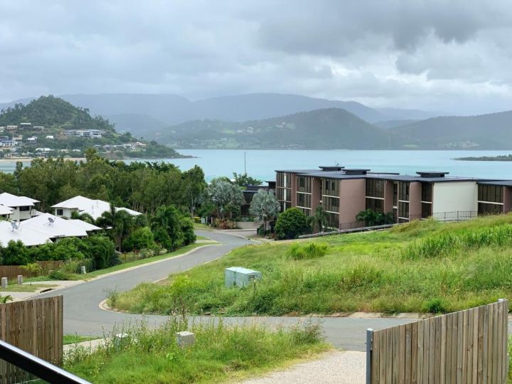 DAYDREAMING Airlie Beach, Water views & only 200m to boardwalk. Guest house, Cannonvale - imaginea 4