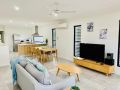 DAYDREAMING Airlie Beach, Water views & only 200m to boardwalk. Guest house, Cannonvale - thumb 2