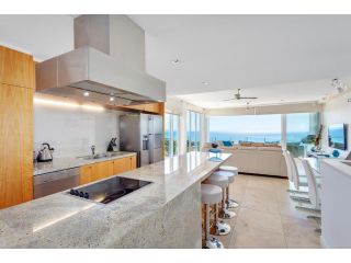 Dee's Retreat - Rainbow Beach - Five Star Luxury Accommodation, Aircon, pool, views, wifi Guest house, Rainbow Beach - 1