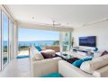Dee&#x27;s Retreat - Rainbow Beach - Five Star Luxury Accommodation, Aircon, pool, views, wifi Guest house, Rainbow Beach - thumb 4