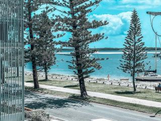 Delightful 2 bedroom unit with magical water views Apartment, Gold Coast - 1