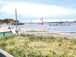 Delightful 2 bedroom unit with magical water views Apartment, Gold Coast - 3