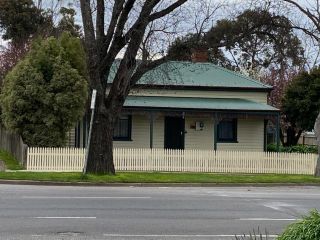 DELIGHTFUL AND CHARMING ROSE COTTAGE Guest house, Victoria - 2