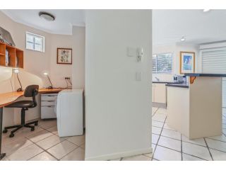Delightful apartment close to the beach, Sunshine Beach Apartment, Sunshine Beach - 3