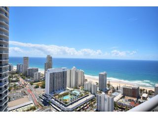 Deluxe Chevron Renaissance Apartment, Gold Coast - 5