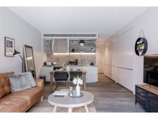 Deluxe Classic-Art Living Collection in Double Bay Apartment, Sydney - 2