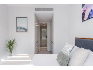 Deluxe Classic-Art Living Collection in Double Bay Apartment, Sydney - 1