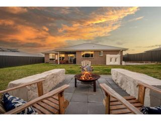 'Devan House' Family Retreat with Games Room Guest house, Mudgee - 2