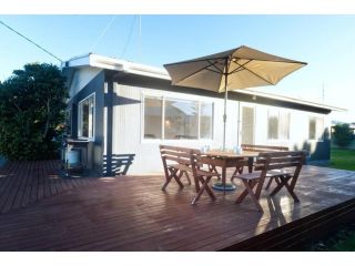 Diana Cottage - Pet Friendly ~1 Block to Beach Guest house, Apollo Bay - 4
