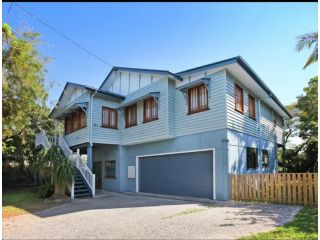 Dicky Beach Original - 2 Bed Downstairs Studio 200m to Beach Apartment, Caloundra - 4