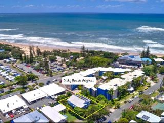 Dicky Beach Original - 2 Bed Downstairs Studio 200m to Beach Apartment, Caloundra - 1