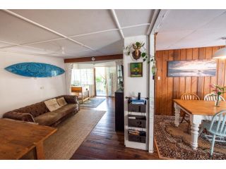 Dilly Dally-Original Amity Shack in the perfect location! Guest house, North Stradbroke Island - 2