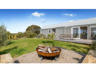 Dimmicks Retreat: 300m to beach Guest house, Blairgowrie - 3