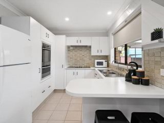 Direct Access to Collingwood Beach 300m Away and Pet Friendly Guest house, Vincentia - 1