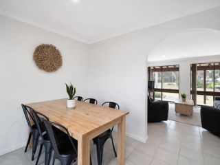 Direct Access to Collingwood Beach 300m Away and Pet Friendly Guest house, Vincentia - 4
