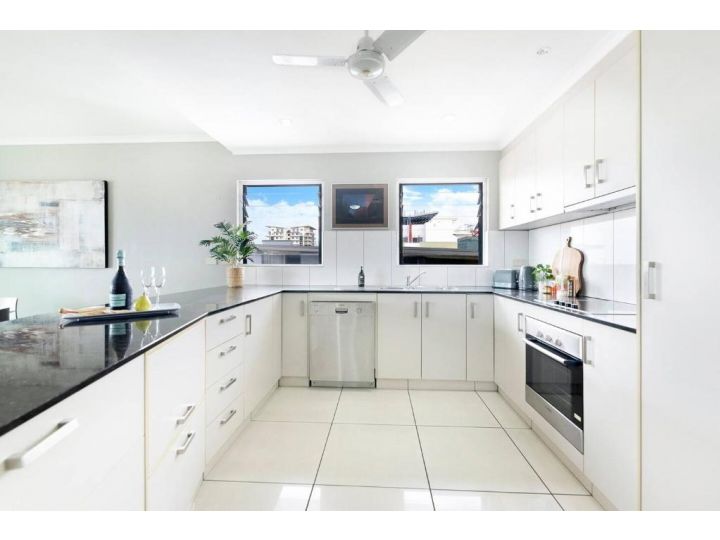 Discover a Bright Oasis in the Heart of Darwin Apartment, Darwin - imaginea 6