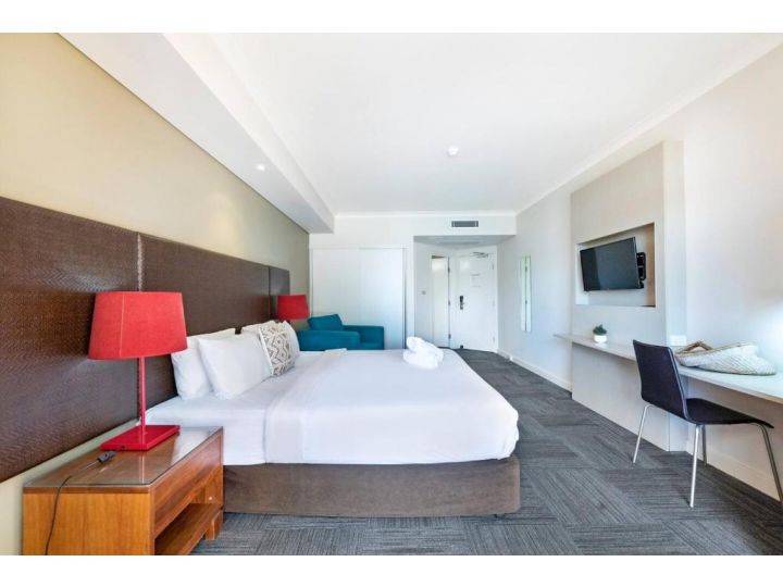 Discover Darwin from this King Studio with a Pool Apartment, Darwin - imaginea 4