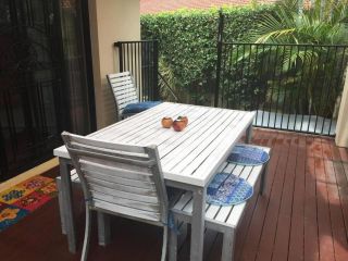 Dog Friendly Home close to Burleigh Beach. Guest house, Gold Coast - 3