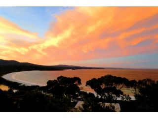 DOLPHIN LOOKOUT COTTAGE - amazing views of the Bay of Fires Guest house, Binalong Bay - 2