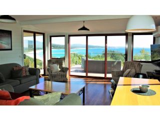 DOLPHIN LOOKOUT COTTAGE - amazing views of the Bay of Fires Guest house, Binalong Bay - 1