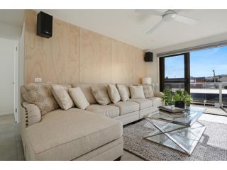 Dolphin Villa- Perfect Location, close to Beach! Apartment, Merimbula - 5